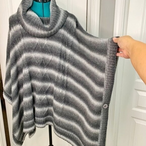 Neiman Marcus Cable Knit Stripe Turtle Neck Wrap Poncho Cape Winter Sweater - Picture 3 of 13